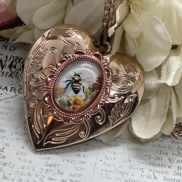 Bee Bumble Gardener Keeper Mom Wife Christmas Rose Gold Heart Locket Anniversary - Picture 2 of 12